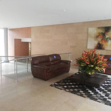 Hermosa Habitacion Privada En Conjunto Residencial Cerca Al Aeropuerto Y Terminal De Bogota, Zonas Comunes Se Comparten Con 1 Persona Leilighet Eksteriør bilde