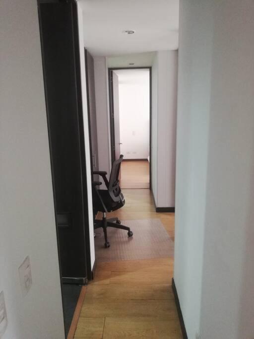 Hermosa Habitacion Privada En Conjunto Residencial Cerca Al Aeropuerto Y Terminal De Bogota, Zonas Comunes Se Comparten Con 1 Persona Leilighet Eksteriør bilde