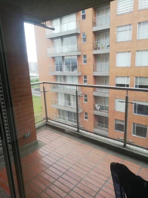 Hermosa Habitacion Privada En Conjunto Residencial Cerca Al Aeropuerto Y Terminal De Bogota, Zonas Comunes Se Comparten Con 1 Persona Leilighet Eksteriør bilde