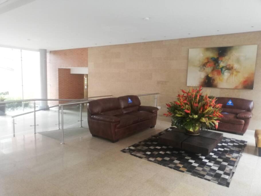 Hermosa Habitacion Privada En Conjunto Residencial Cerca Al Aeropuerto Y Terminal De Bogota, Zonas Comunes Se Comparten Con 1 Persona Leilighet Eksteriør bilde